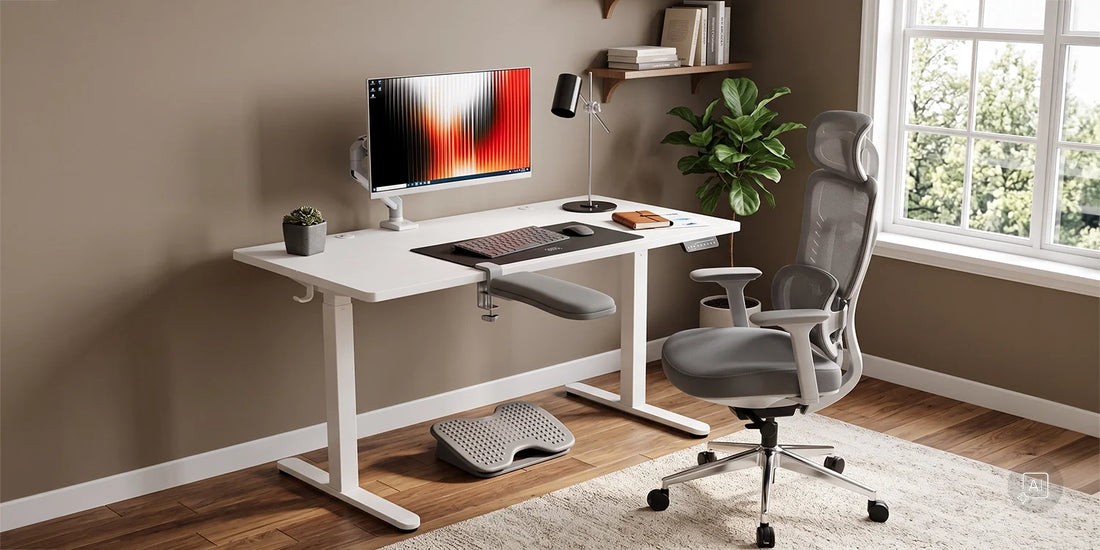 Akcesoria ergonomiczne, które zmieniają wszystko: jak dobrać ramię do monitora, podnóżek i podłokietniki?