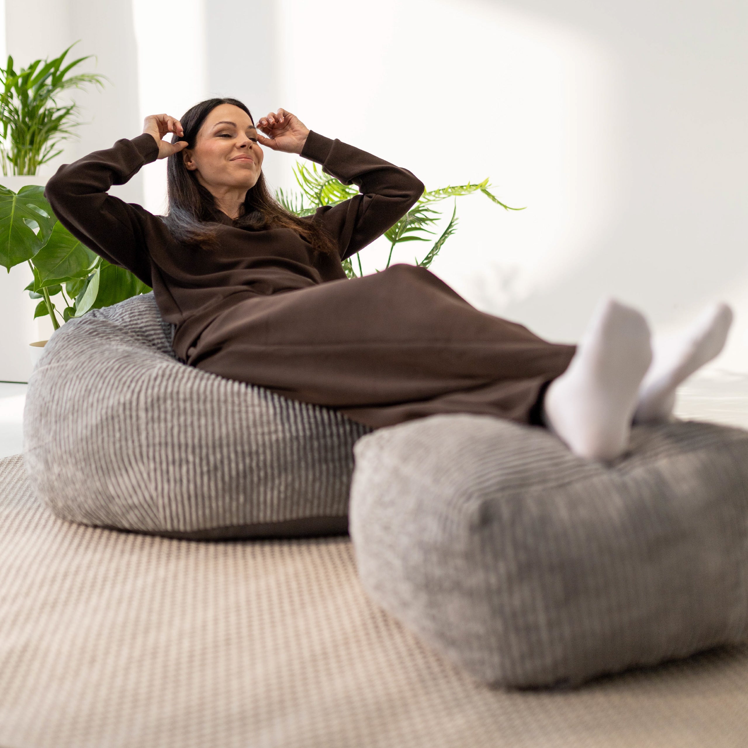 Corduroy poefstoel met voetensteun Mark Adler Comfy 3.0 Grey